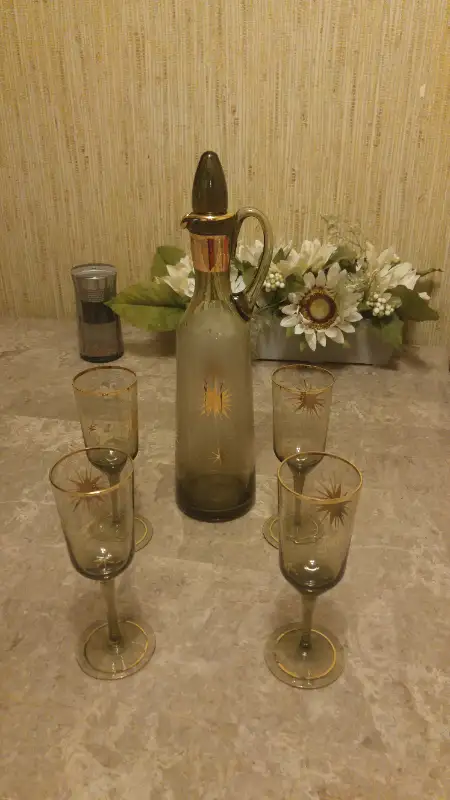 Wine decanter 4 glass set in Kitchen & Dining Wares in Windsor Region - Image 2