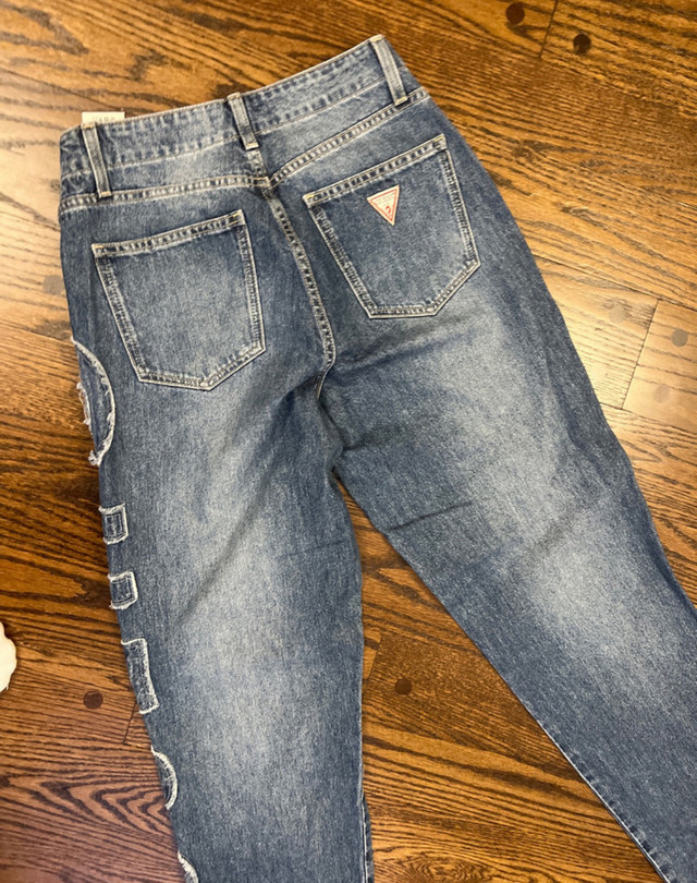 Women’s guess jeans  in Women's - Bottoms in Barrie - Image 4