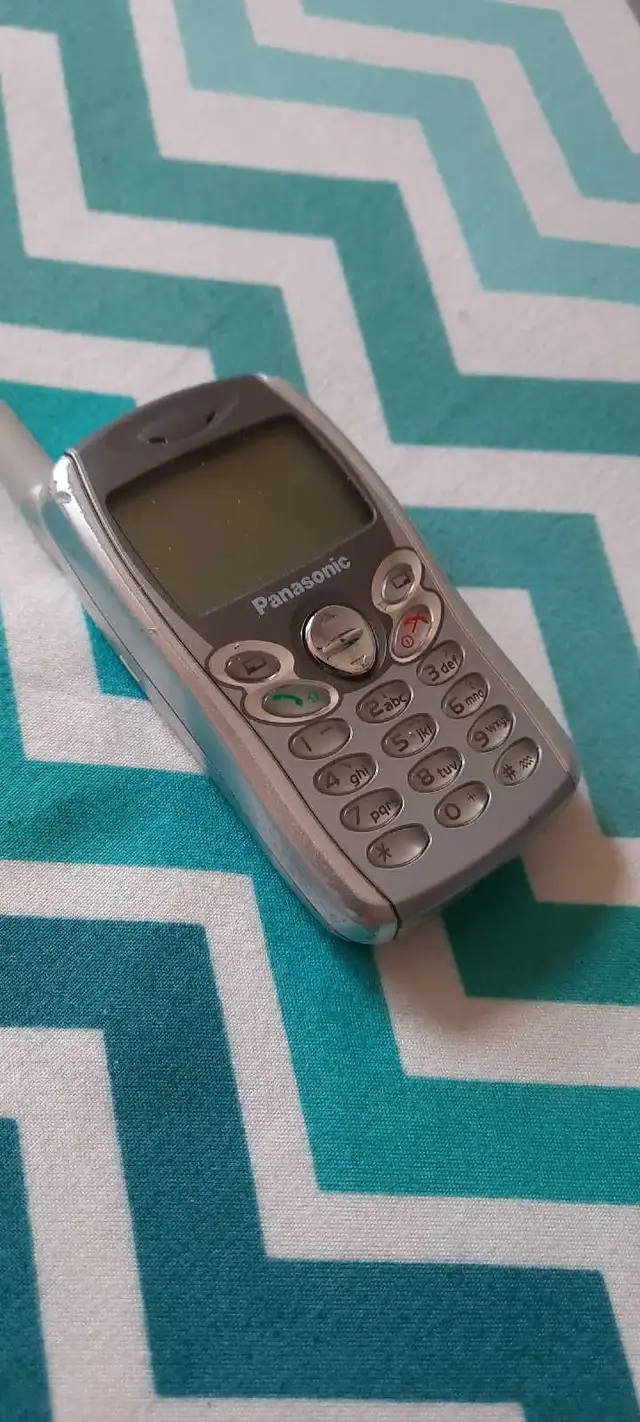 A COLLECTION- Mini cell phone PANASONIC in Cell Phones in Mississauga / Peel Region - Image 6