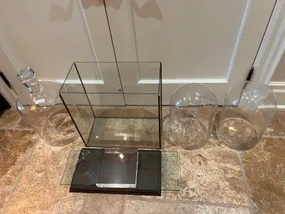 MANY LARGE UNIQUE GLASS DISPLAY DOMES / CASE / PLATFORMS, View more