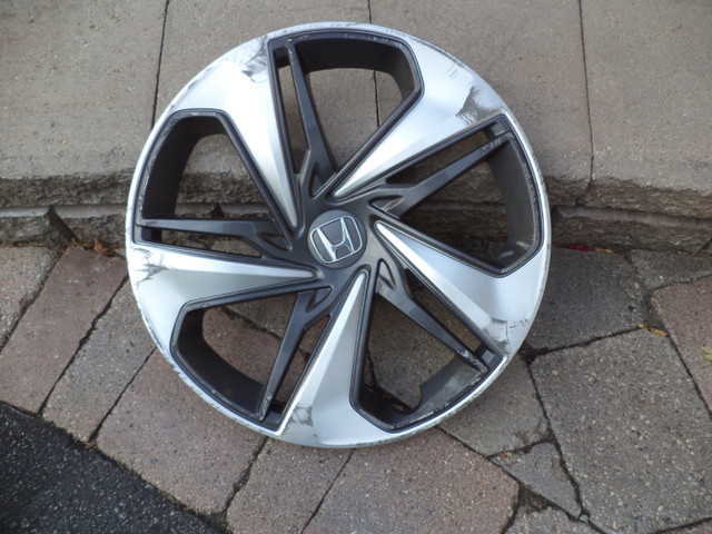 HONDA WHEEL COVE  (ONE ONLY AVAILABLE) in Other Parts & Accessories in City of Toronto