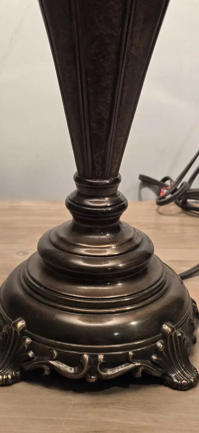 Vintage brass table lamp in Indoor Lighting & Fans in City of Toronto - Image 6