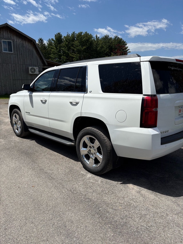 2016 Chev Tahoe 100k kms — photo 3