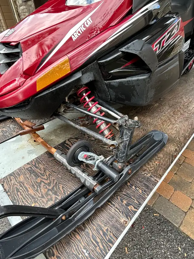 Motoneige Arctic Cat TZ1 2012 in Snowmobiles in Laval / North Shore - Image 8