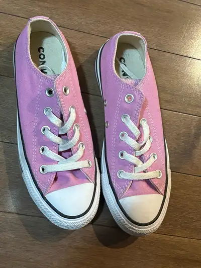 Pink Converse size 6, View more
