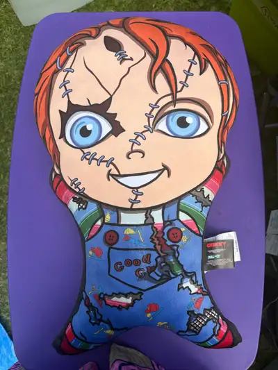 From a collectors home ! This Chucky Pillow is perfect for horror fans and collectors alike, featuri...