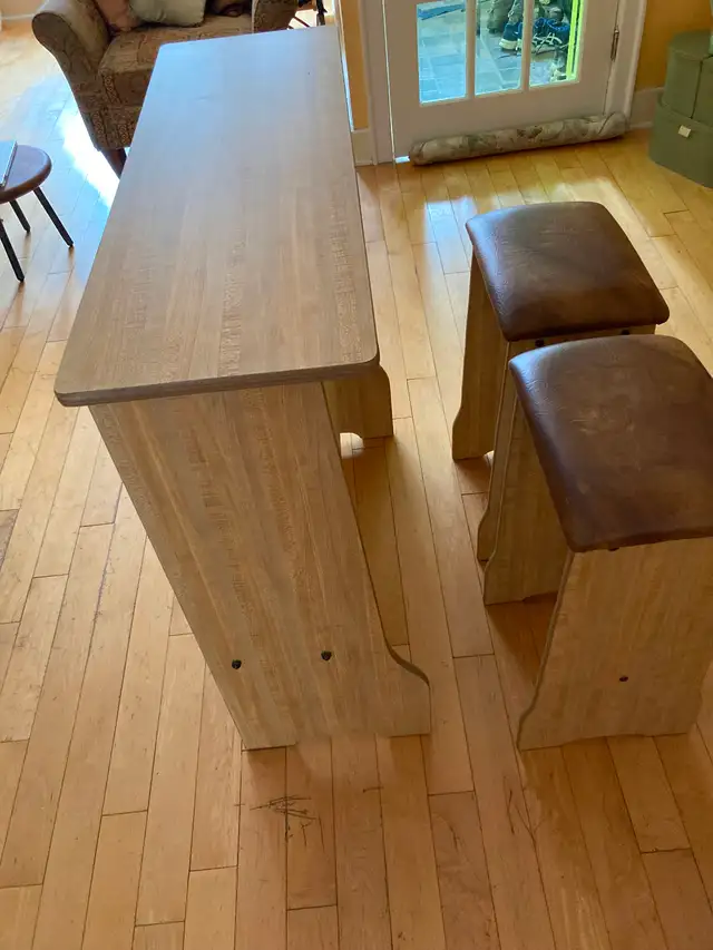 Mini bar with two stools in Chairs & Recliners in City of Toronto - Image 2