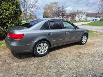 Voiture très bien entretenu intérieur laver au complet l'année passer condition A1 suspension avant...