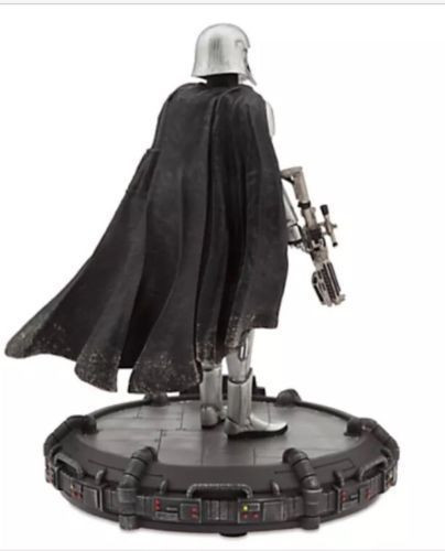 Star Wars - Captain Phasma Figurine - Numbered in Arts & Collectibles in Burnaby/New Westminster - Image 2
