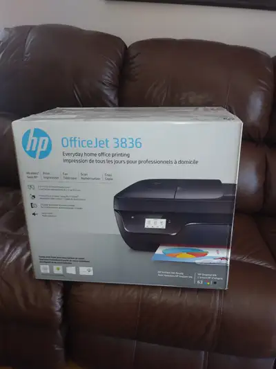 HP Officejet 3836 Boite jamais ouverte. Inclus cartouche aussi. wifib aussi.
