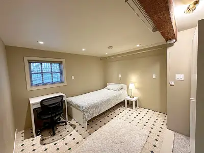Private room on basement For 1 people *Located in Alderson Ave, Coquitlam, BC in a peaceful neighbor...