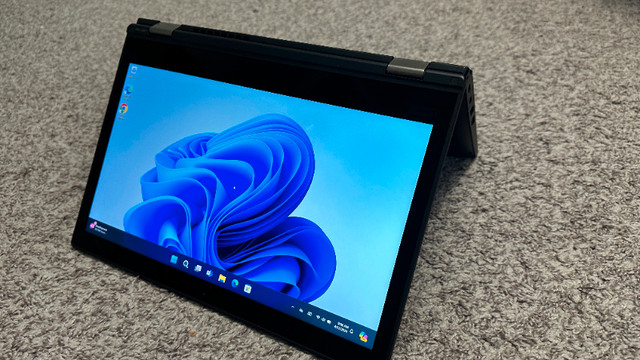 Lenovo Yoga L390 Touch Screen Laptop with Intel Core i5 8th Gen in Laptops in Calgary - Image 3