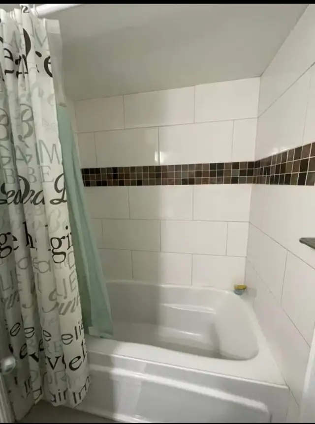 House for Rent/ Room for Rent in Long Term Rentals in Mississauga / Peel Region - Image 16