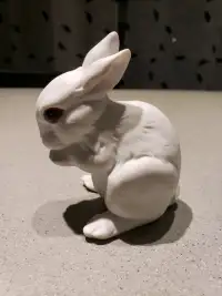 Vintage Kaiser Porcelain Bunny Rabbit Figurine Germany