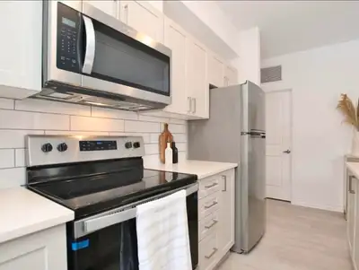 (WOMEN ONLY) FURNISHED ORLEANS ROOM - JULY 1ST
