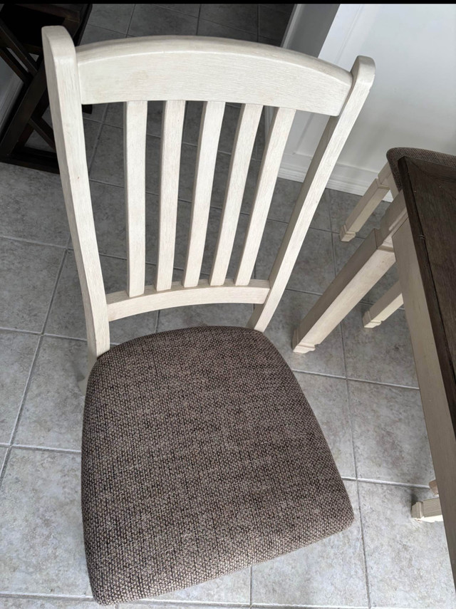 kitchen table in Dining Tables & Sets in Oshawa / Durham Region - Image 3