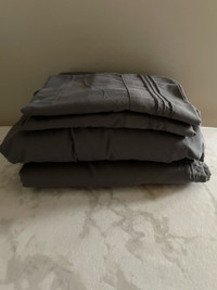  Bed sheet set (queen size)