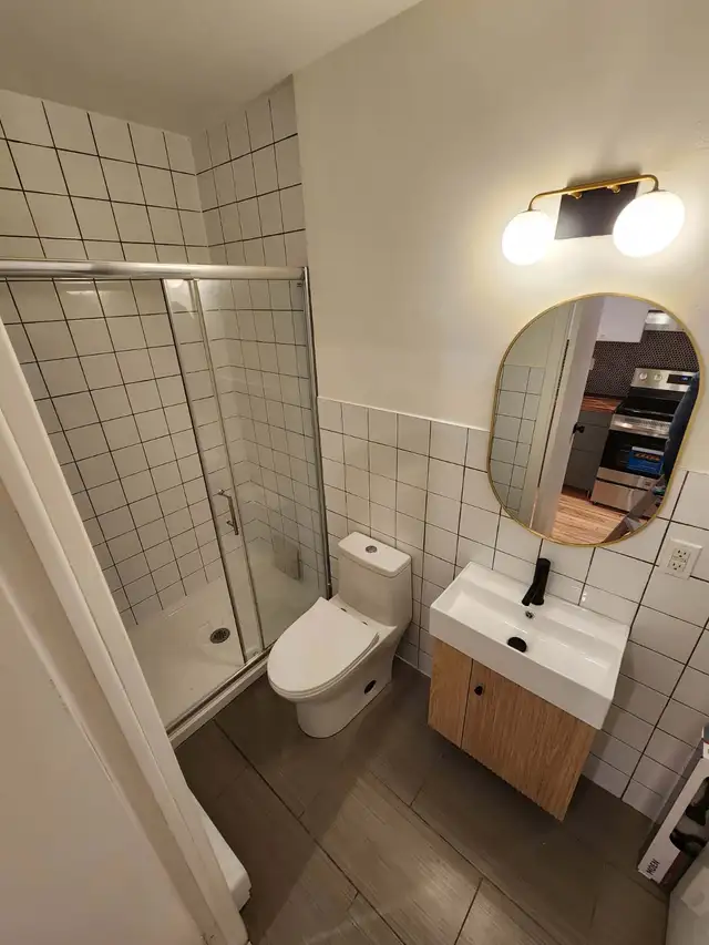 Dispo et Octobre Gratuit ! Super 3 1/2 rénové. 5 electro INCLUS in Long Term Rentals in City of Montréal - Image 5