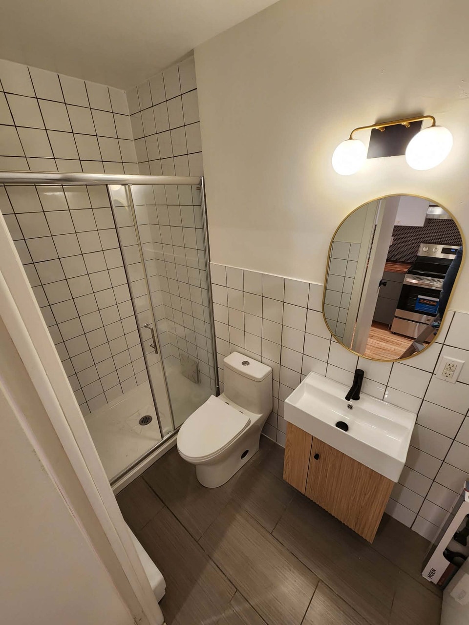 Dispo et Octobre Gratuit ! Super 3 1/2 rénové. 5 electro INCLUS 4