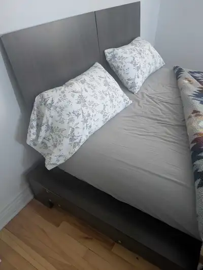 Cadre de lit Queen plus matelas , View more