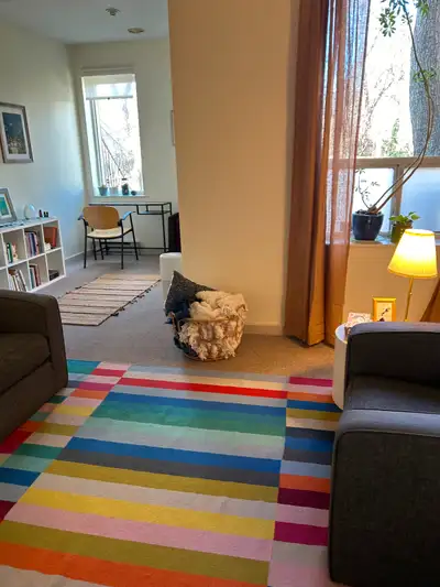 Conveniently situated near Dupont subway station, this is a large comfortable space in a quiet build...