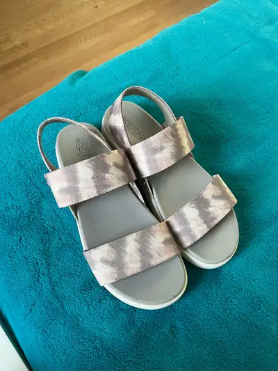Keen women’s sandals size 9.5, View more