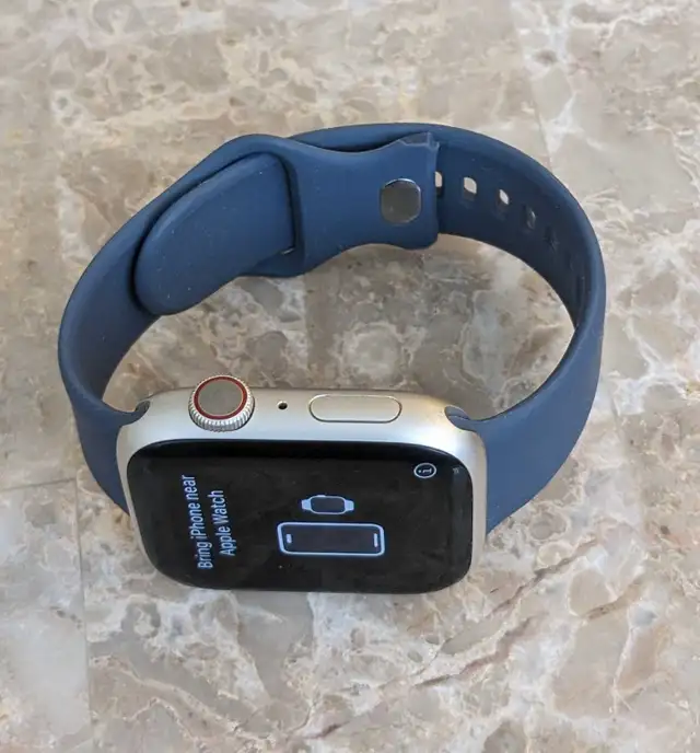 Apple model Series 8 Smart watch As is for parts in Jewellery & Watches in City of Toronto - Image 5
