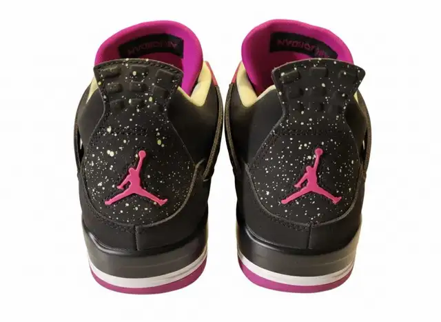 RARE 2014 Jordan 4 "Fuchsia Flash" Black/Pink Splatter (6.5) in Women's - Shoes in City of Montréal - Image 3