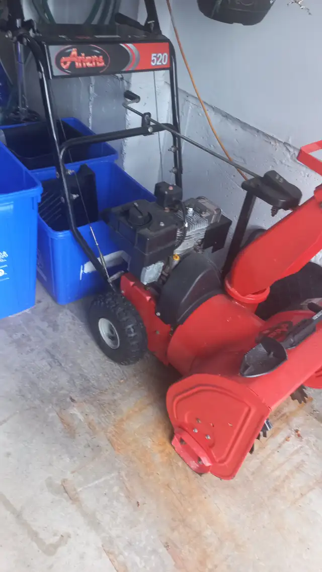Snow blower in Snowblowers in Markham / York Region - Image 8
