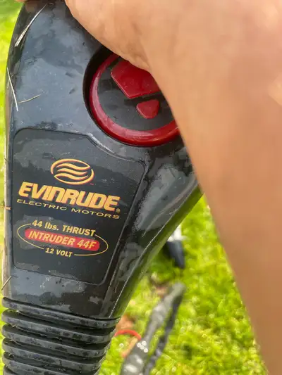 44 lbs venture trolling motor. Work last time it was used. I do not have the mounting bracket. only...