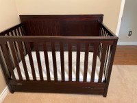 Graco baby crib & mattress