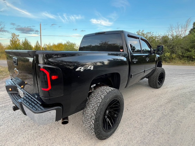 2010 SILVERADO 1500 CREWCAB LIFTED 4WD in Cars & Trucks in Ottawa - Image 4