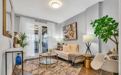 Large Renovated Suite in Oakwood Village – Parking Included
