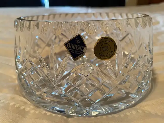 crystal bowl in Home Décor & Accents in Kingston - Image 3