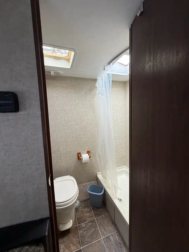 2015 Keystone Hideout 17ft in Travel Trailers & Campers in Cranbrook - Image 11
