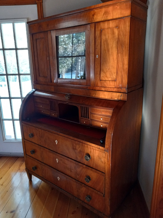 Antique Mahogany Desk  in Desks in Owen Sound - Image 4