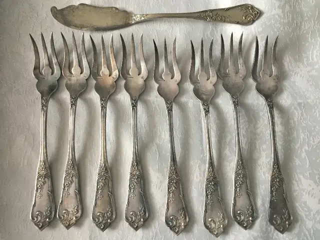 Antique Boulenger fourchette à poisson et 1 couteau, 9 Pcs in Arts & Collectibles in City of Montréal - Image 2
