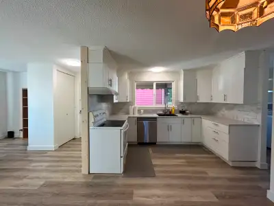 Room for Rent – Downtown Kelowna | Available May 11, 2026 | 1-Year Lease A cozy and well-maintained...