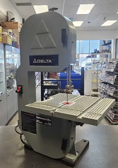 DELTA 9" Bench Band Saw CAT No. 28-180C Good condition ! $250 New for 2026 visit our Online store ch...