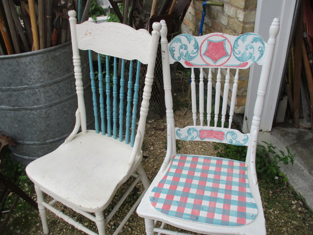 4 OLD PRESSED ARROW BACK GARDEN PATIO CHAIRS $30 EA. VINTAGE in Arts & Collectibles in Winnipeg - Image 2