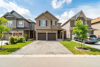 Stunning 4-Bedroom Executive Home - Niagara Falls, ON
