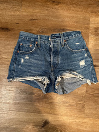 Levi shorts size 23 