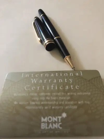 Montblanc Stylo Rollerball Neuf Jamais servie Valeur de 550$ plus les deux taxes Négociable ........