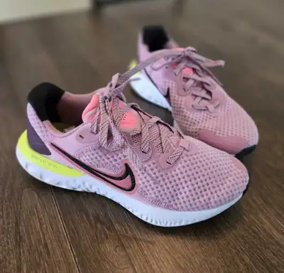 Soulier Nike femme gr.8.5, View more