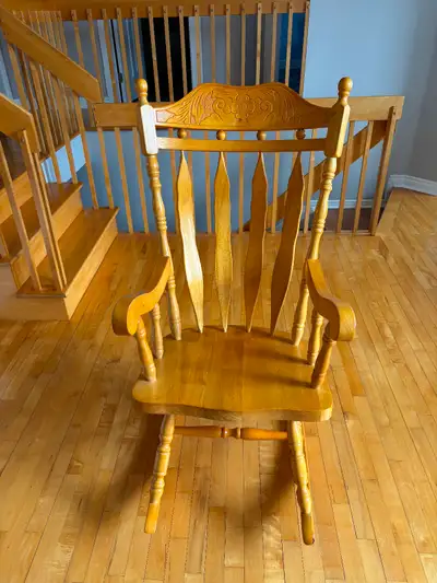 Rocking chair / chaise berceuse, View more