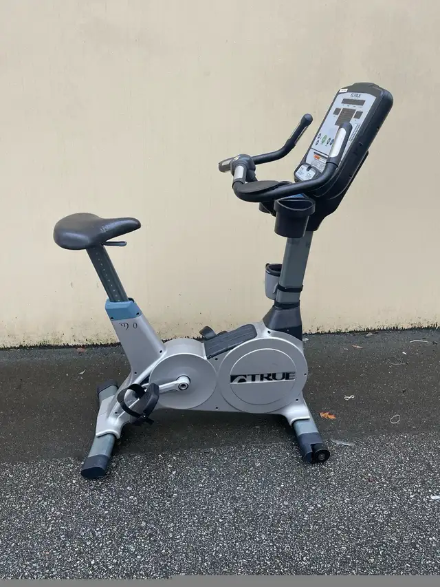 TRUE Fitness CS900 Upright Bike in Exercise Equipment in Delta/Surrey/Langley - Image 3