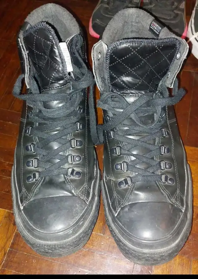 Lot of 50 Women & Boys Shoes Sizes 6-11 *NEW/EUC* in Multi-item in City of Toronto - Image 4