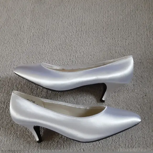 Women Vintage High Heel Shoes 1970's Brand New Satin Dyeable 7 in Women's - Shoes in Stratford - Image 4