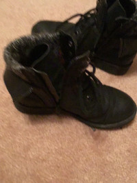 Girls size 1 winter boots..slight worn