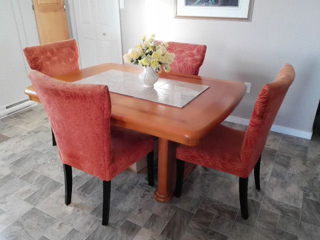 Dining Table with 4 chairs in Dining Tables & Sets in New Glasgow - Image 3